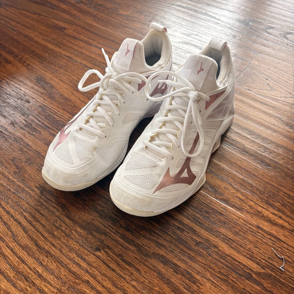 Mizuno women's volleyball shoes, size 9.5